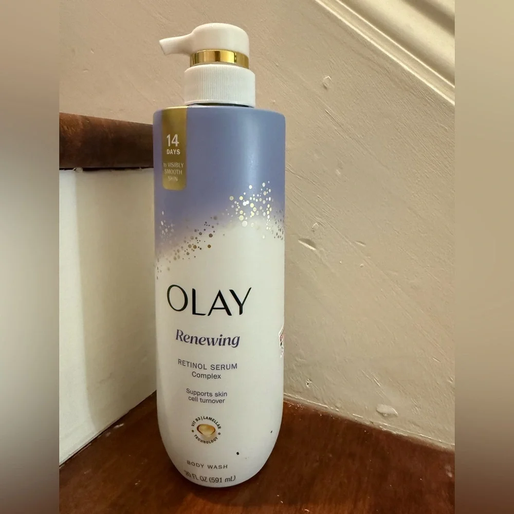 NWT OLAY Renewing Retinol Serum Complex Body Wash Supports Skin cell turnover